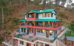 Stayvista At Cecil Cottages Hill View 8Br, 6Br, 4Br, 2Br In Barog With Barbeque