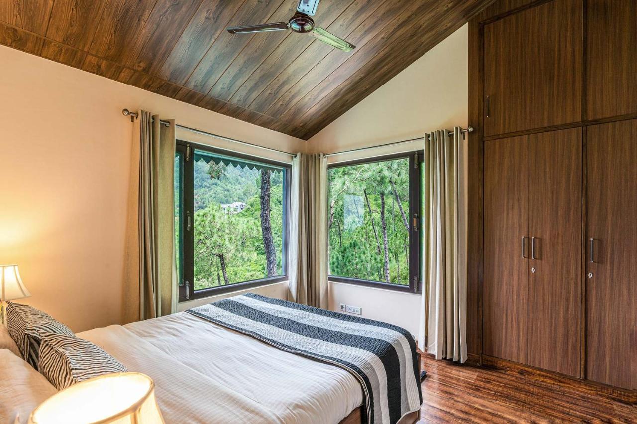 Stayvista At Cecil Cottages With Barbeque, Hill View Kasauli Exterior photo