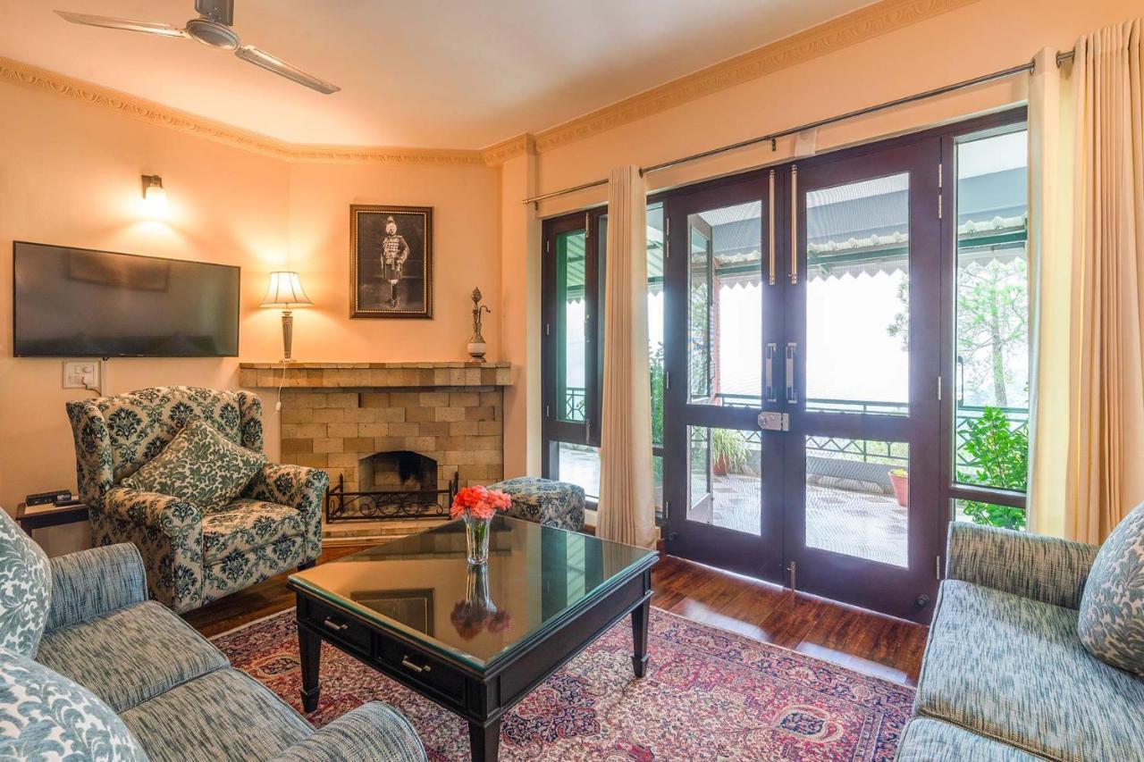 Stayvista At Cecil Cottages With Barbeque, Hill View Kasauli Exterior photo