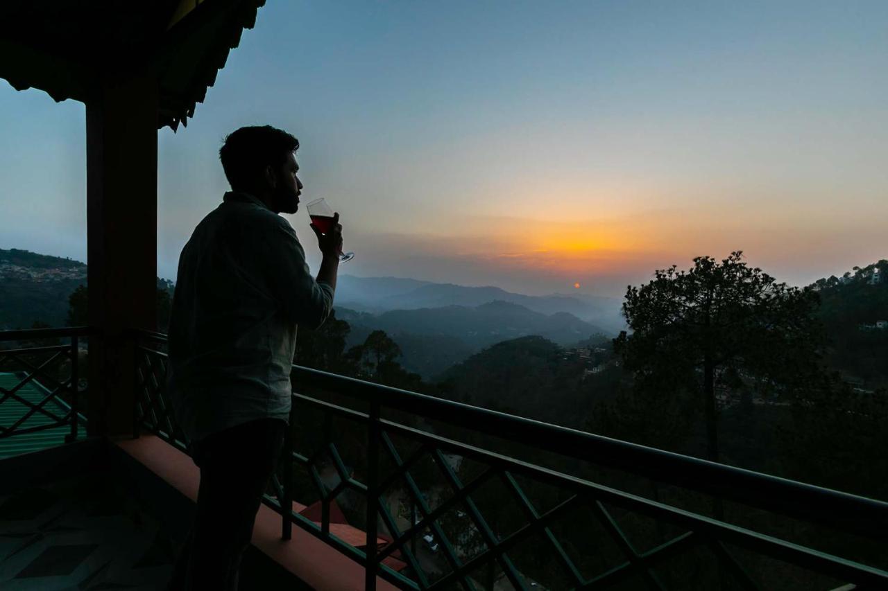 Stayvista At Cecil Cottages With Barbeque, Hill View Kasauli Exterior photo