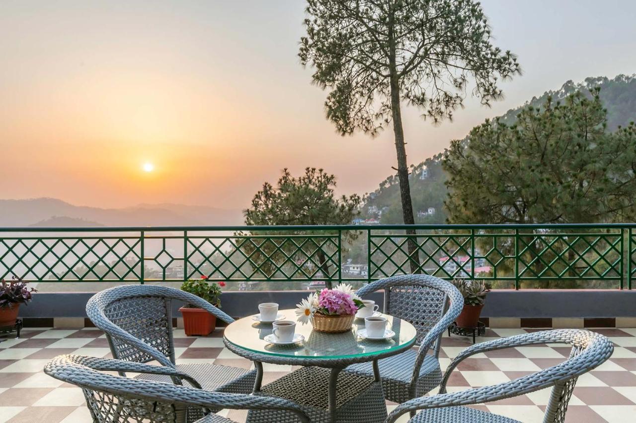 Stayvista At Cecil Cottages With Barbeque, Hill View Kasauli Exterior photo