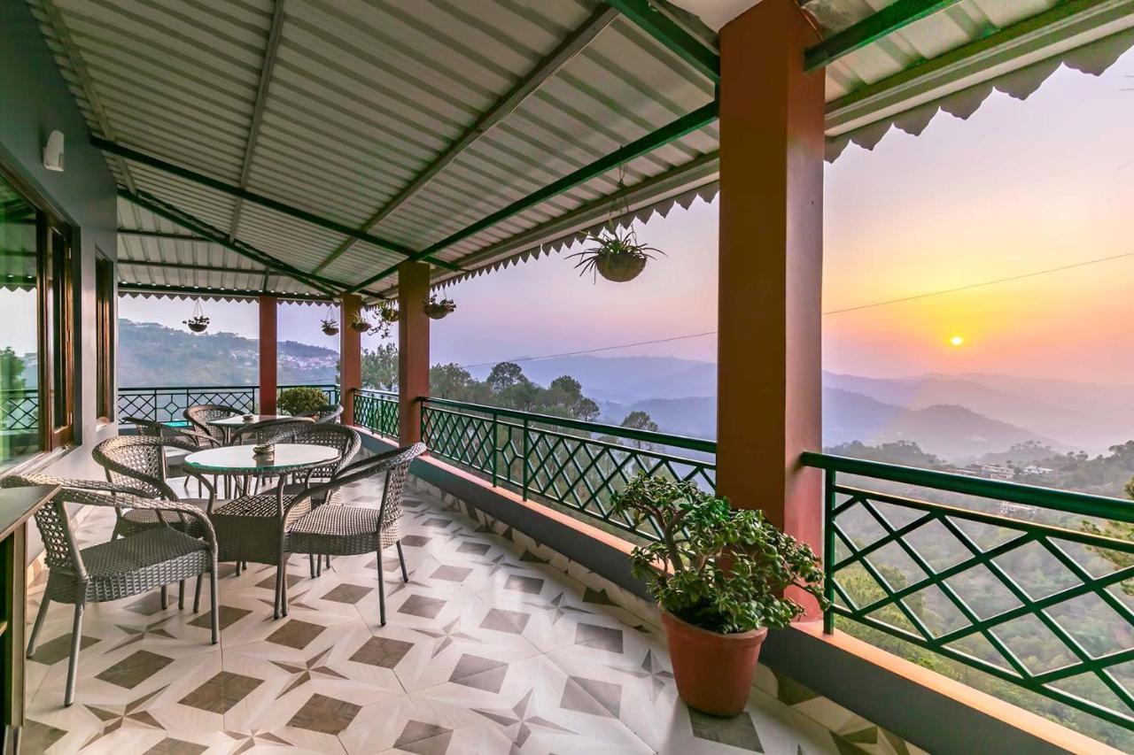 Stayvista At Cecil Cottages With Barbeque, Hill View Kasauli Exterior photo
