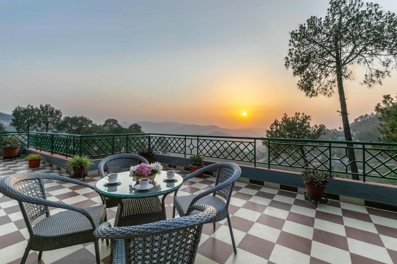 Stayvista At Cecil Cottages With Barbeque, Hill View Kasauli Exterior photo