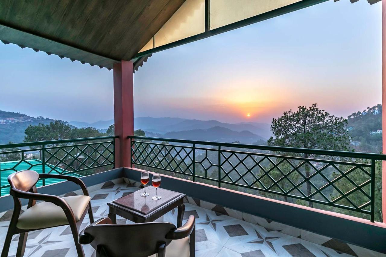 Stayvista At Cecil Cottages With Barbeque, Hill View Kasauli Exterior photo