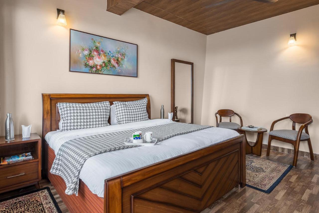 Stayvista At Cecil Cottages With Barbeque, Hill View Kasauli Exterior photo