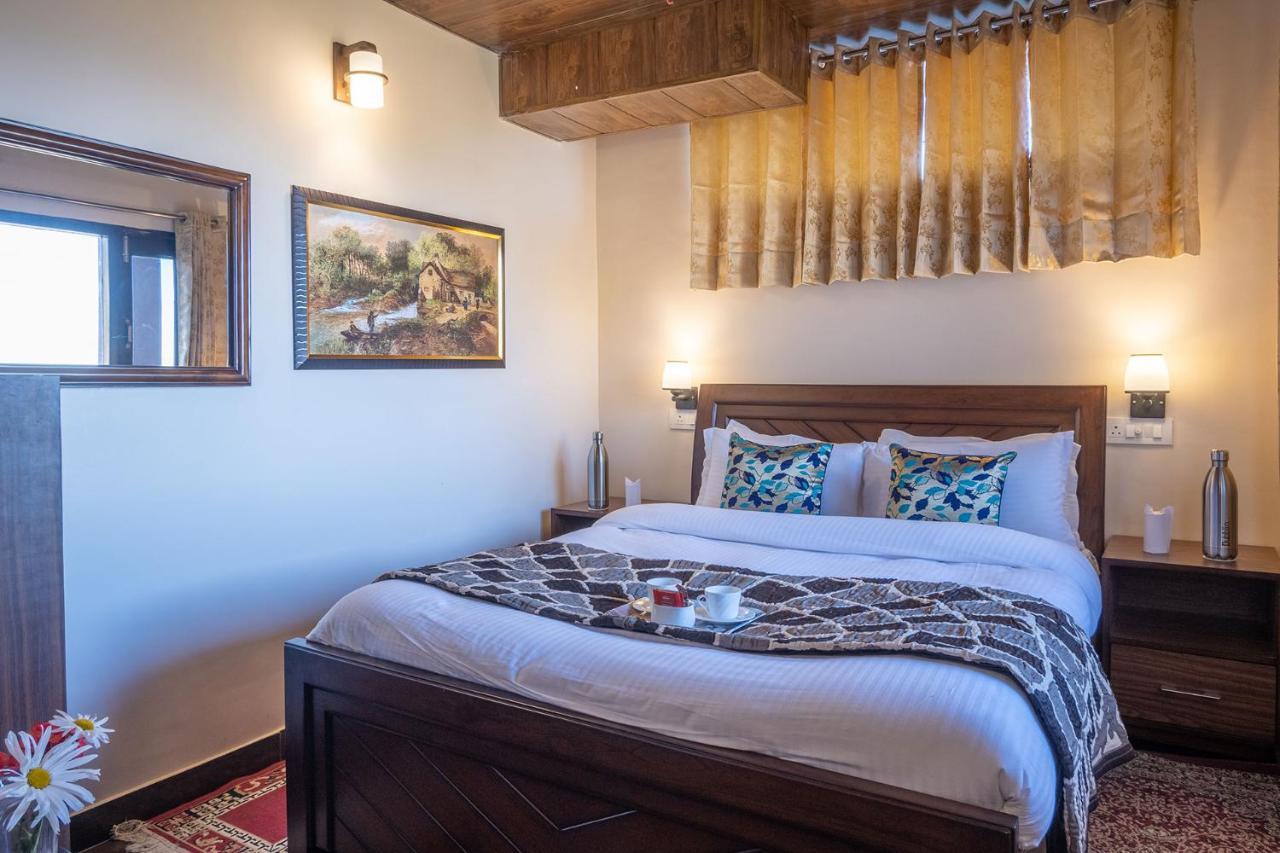 Stayvista At Cecil Cottages With Barbeque, Hill View Kasauli Exterior photo